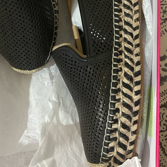 New Vince Camuto Sandal - Picture 3 of 5